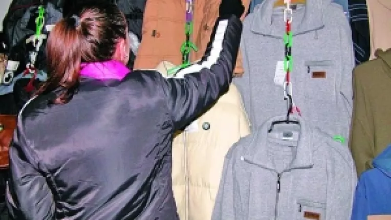 Desi nu recunosc ca sunt in prag de faliment, patronii au inceput sa-si vanda afacerile la mica publicitate