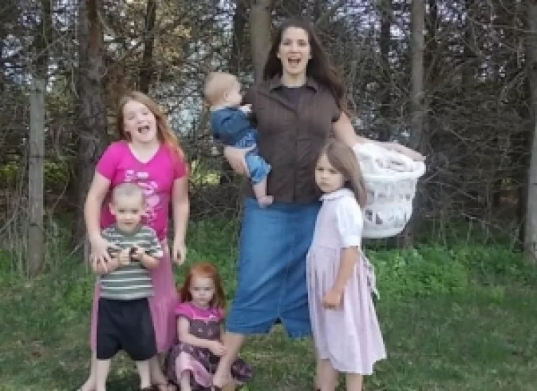 Femeile care nasc intre 3 si 5 copii vor primi pensii speciale cuprinse intre 30 % si 50 % din salariul mediu net pe economie, adica intre 630 si 1000 lei!