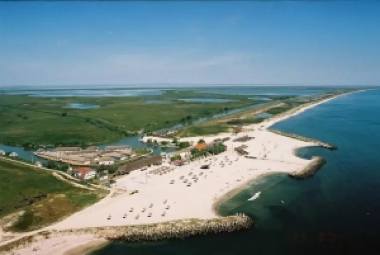 Gura Portitei, un sat pescaresc transformat in statiune, dedicat celor care vor sa cunoasca o zona virgina de coasta a tarii