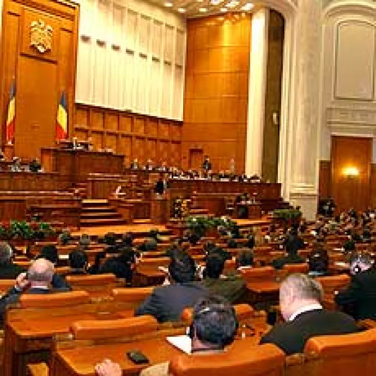 Guvernul strica vacanta Parlamentului