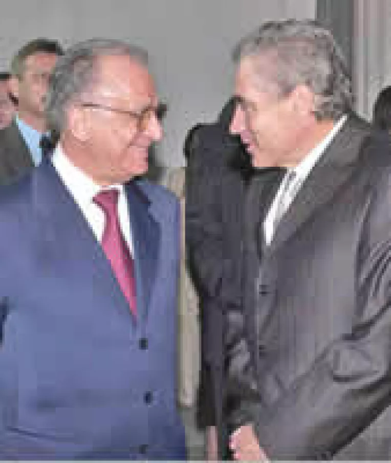 Iliescu vrea sa refaca FSN-ul cu Roman de gat