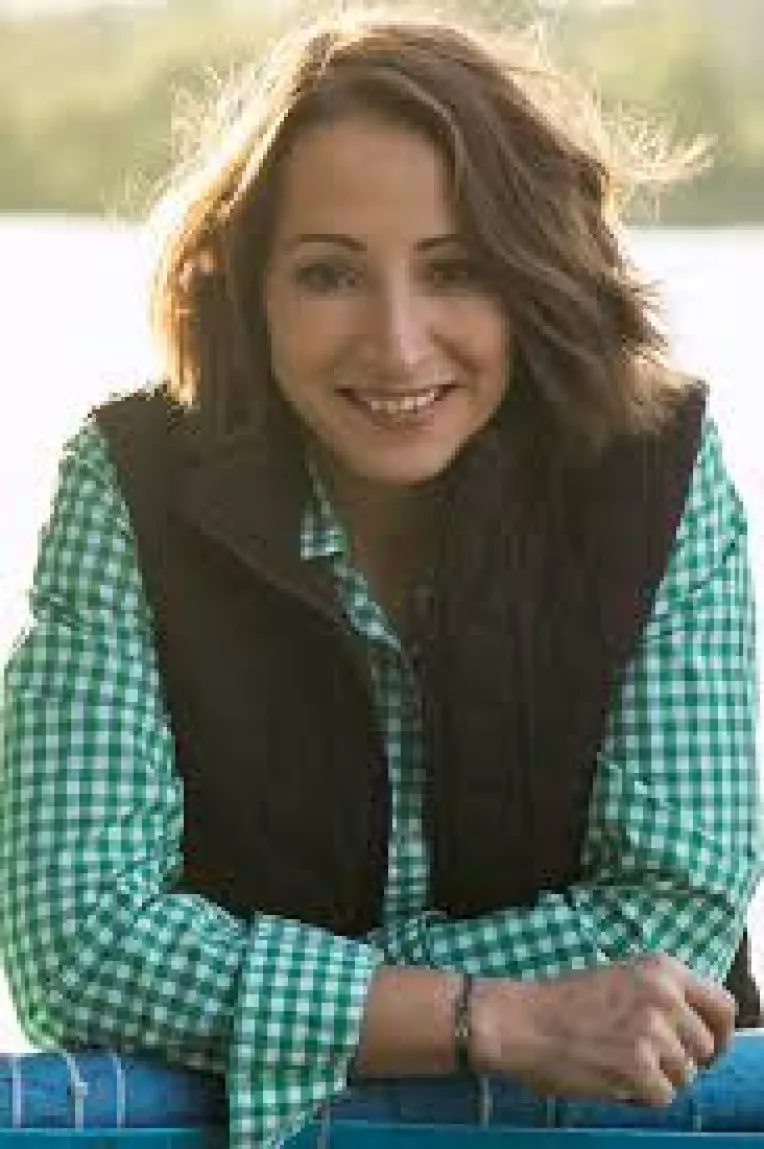 Nuami Dinescu prezinta o carte cu si despre pisici