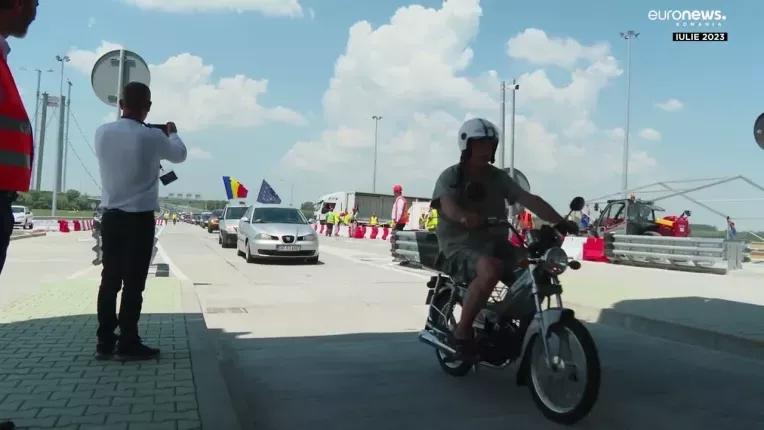 Tasari de 15 centimetri pe noul pod de la Braila. Anul trecut au fost descoperite suruburi nestranse