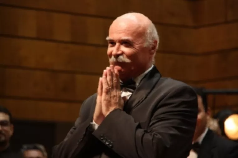 Trubadurul Tudor Gheorghe aduce TOAMNA SIMFONIC in 7 orase ale Romaniei